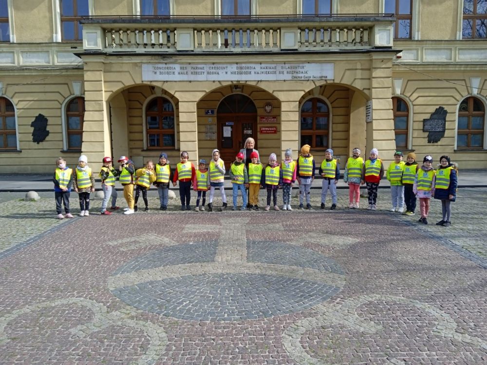 Dzieci z gr. IV zwiedzają Ostrów